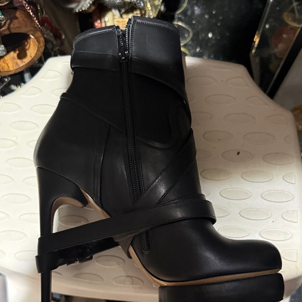 Elegant Black Women's Ankle Boots-Nicolas Kirkwood/NEW